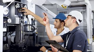 maschinensicherheit (Quelle: Pilz GmbH & Co. KG / iStock.com/fatihhoca))