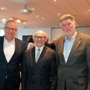 Das Präsidium des Kfz-Gewerbes Baden-Württemberg: Präsident Michael Ziegler (M.) mit seinen Vizepräsidenten Ludger Wendeler (l.) und Rainer Biedermann.(Bild:  Zietz - VCG)