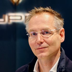 Christian Hackerott, Geschäftsführer der Autopark Hackerott GmbH, nahm für sein Hannoveraner Autohaus den „Excellence“-Award entgegen.(Bild:  Seat Deutschland)