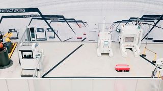 Pilotanlage in Betrieb genommen: Premium Aerotec, Daimler und EOS haben ein Produktionssystem für die Serienfertigung mittels 3-D-Druck gestartet. (EOS)