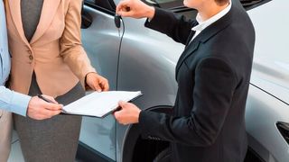 Acea und EY haben mal einen Blick darauf geworfen, wie sich die Neuzulassungen in der EU entwickelt haben. Eins kann man schon sagen: Wenn es um Elektroautos geht, so schwächelt es vor allem in Deutschland ... (Bild: Corneus)