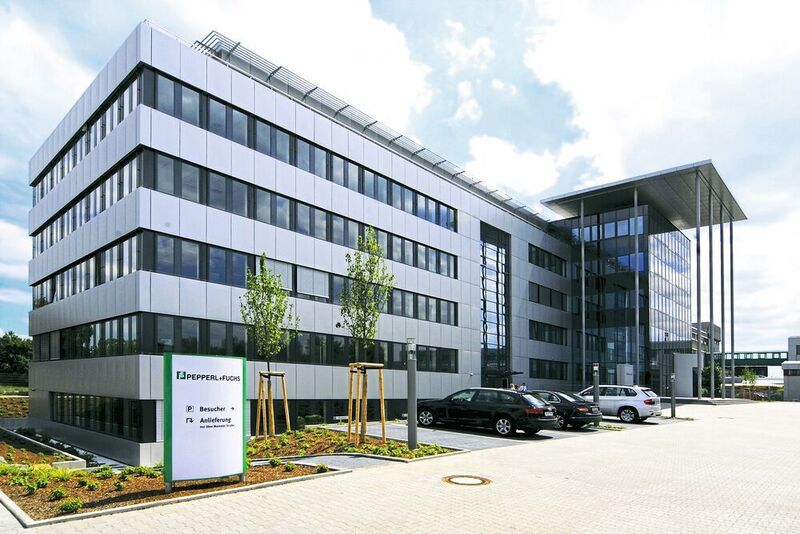 2008: Einzug in das neue Firmengebäude mit mehr als 7000 m² in Mannheim. (Pepperl+Fuchs)