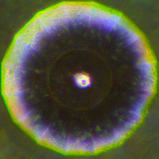 Blick ins Innere einer Diamantstempelzelle. Blick ins Innere einer Diamantstempelzelle.