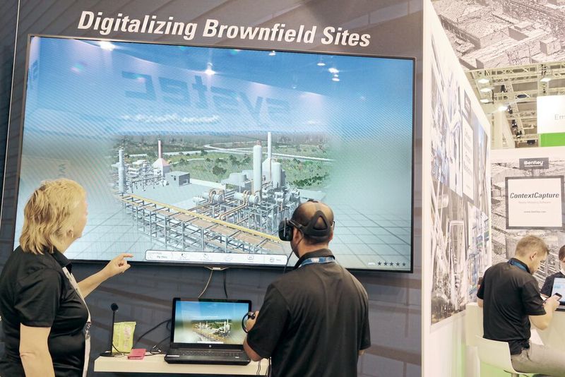 Anne-Marie Walters and Ankur Ashesh demonstrate Bentley's new virtual immersive visualization technology. (Bailey/CHEMICAL ENGINEERING)