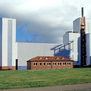 Das Kaliwerk Sigmundshall der K+S-Gruppe – bei Wunstorf nahe Hannover – ist das weltweit älteste noch fördernde Kaliwerk und mit einer Teufe (Tiefe) von 1450 Metern gleichzeitig das tiefste in Deutschland.