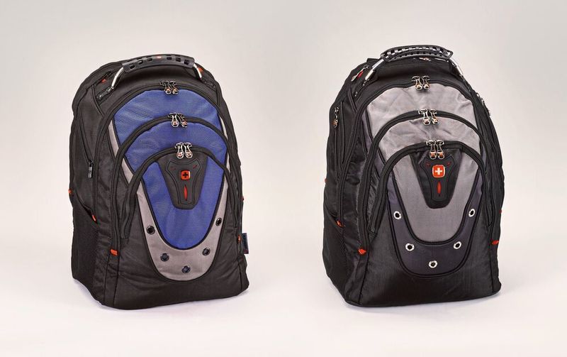 Auch auf dem dritten Platz landete der Rucksack „Wenger Ibex“ von Wenger (links das Original, rechts das Plagiat). Der chinesische Hersteller hat Design und Konstruktion des Originals 1:1 übernommen. Er vertreibt die Plagiate über ein weltweites Distributionsnetz, u.a. in Israel. Der Markenname „Wenger“ wird nicht verletzt, dafür aber die von Wenger S.A. geschützte Wenger Emblem Bildmarke (Kreuz auf einem Quadrat). Swiss Bag vertreibt in seinem Shop und auf seiner Website parallel Wenger-Originalprodukte und Wenger-Plagiate. (Aktion Plagiarius e.V.)