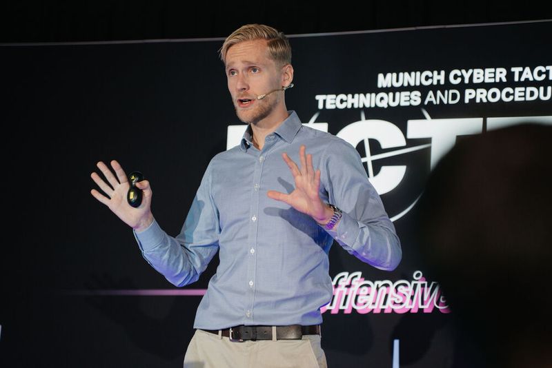 Wietze Beukema teilte mit den Teilnehmenden sein Wissen über Windows-Verknüpfungsdateien als Angriffsvektor. (Bild: Manuel Emme Fotografie)