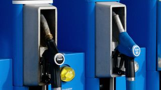 Das Tanken von Benzin oder Diesel wird aller Voraussicht nach ab 2021 spürbar teurer. (Aral)