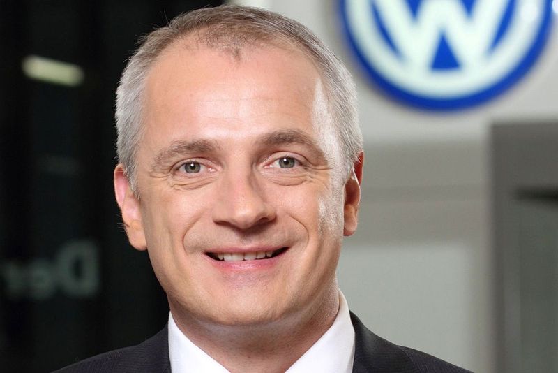 Das Schlusswort gehört noch einmal VW-Vertriebschef Thomas Zahn. Im Interview mit »kfz-betrieb« sagte er: „Die Marke muss wieder glänzen. Und zwar nicht erst 2025, sondern sehr viel schneller. Das ist ein ganz wichtiger Punkt. Volkswagen und Deutschland, das gehört zusammen. Das sind wir. Deshalb muss die Marke rasch wieder glänzen.“ Das Interview erscheint im »kfz-betrieb«-Wochenjournal am 17. Februar. Die ausführliche Fassung können Abonnenten auch unter www.kfz-betrieb.de/plus nachlesen. (Volkswagen)