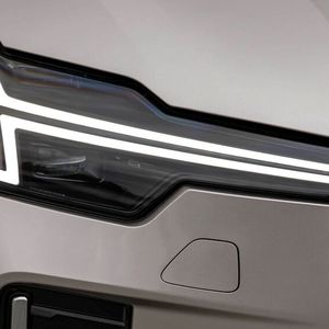 ...aber auch das Scheinwerfer-Design hat der Hersteller verfeinert.(Bild:  Volvo)