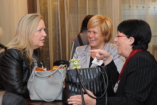 Die Unternehmerinnen können sich in entspannter Atmosphäre austauschen. (Archiv: Vogel Business Media)