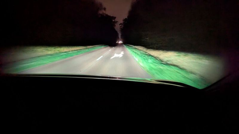 Valeo demonstrierte in Bobigny nicht nur seine Produkte, sondern zeigt im Testtunnel und bei nächtlichen Testfahrten, seine Scheinwerfer-Technologien in den Bereichen Adaptive ADB, HD, Bi-LED oder vertikale Ausrichtung.  (Bild: Stefanie Eckardt)