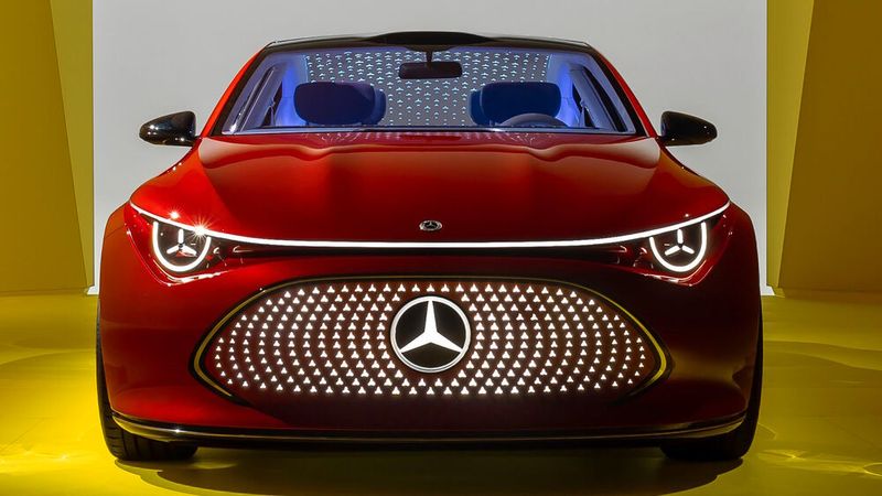 Kürzlich zeigte Mercedes auf der IAA Mobility in München die Studie der schnittigen Coupé-Limousine CLA, die zum Effizienzmaßstab im Segment werden soll. (Bild: Mercedes)