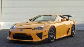 Zugegeben: Er ist vom Oldtimer noch weit enfernt. Dennoch brachte es ein Lexus LFA Nürburgring bei einer Auktion in Monterey zum bislang teuersten versteigerten japanischen Wagen. Für rund 1,36 Millionen Euro wechselte er den Besitzer. (Bild: Lexus)