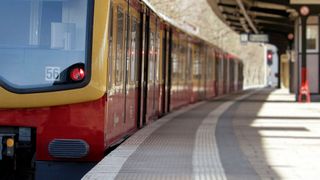 KI soll für Pünktlichkeit im S-Bahn-Verkehr sorgen (© bilderhatz - stock.adobe.com)