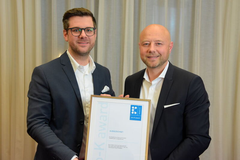 Die Uvex Arbeitsschutz GmbH ist das nächste ausgezeichnete Unternehmen(v. l.): Dr. Florian Kühnlein und Dr. Marco Wacker... (pro-K)