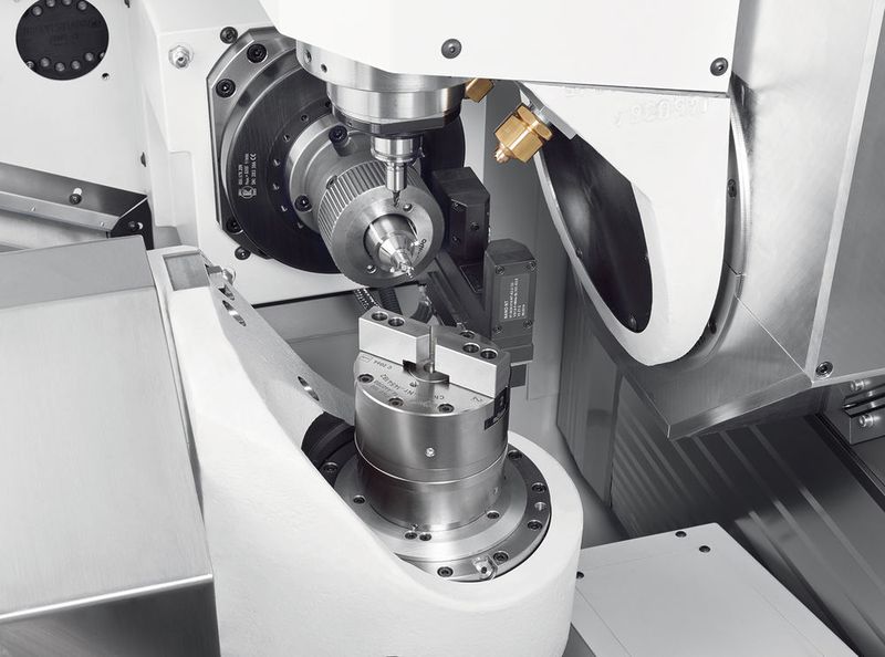 Die neue FZ08 MT Precision Plus – ausgelegt für mehr Genauigkeit und für eine flexible Fertigung ab Stange oder von Futterteilen. (Bild: Chiron)