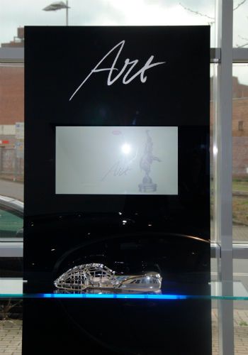 Markenwert „Art“: Die Marke Bugatti ging aus einer Künstlerfamilie hervor und nimmt somit in der Automobilwelt eine Sonderstellung ein. (Foto: Baeuchle)