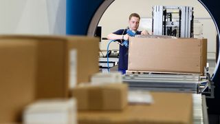 Der Lübecker Medizin- und Sicherheitstechnikspezialist Dräger setzt für seine weltweiten Versandprozesse auf die Cloud-basierte Logistikplattform AX4 von Axit. (Axit)