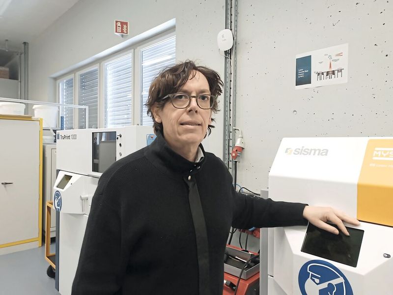 Sylvain Hugon, responsable du centre AddiPole, dans l'environnement de production du Technopôle de Sainte-Croix. (Source : AddiPole)
