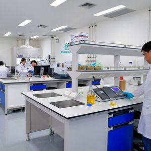 Laboranlagen im Kompetenzzentrum für Oleochemie in Map Ta Phut 