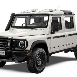 Das Chassis mit Double Cab für fünf Passagiere soll 60.370 Euro kosten.(Bild:  Ineos)