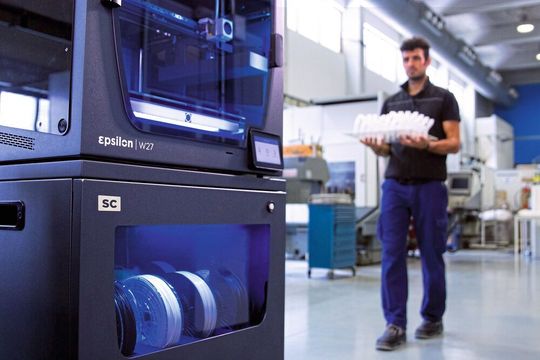 Ins Smart Cabinet passen 8 Spulen.(Bild:  BCN3D)