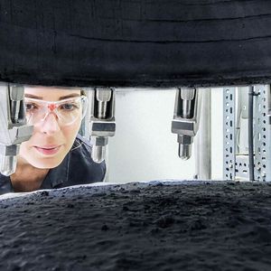 Das schwarze Gold im Sondermüll (Duesenfeld/Wolfram Scholl)