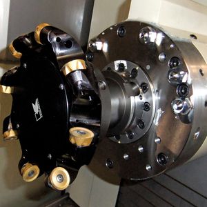 Bild 1: Durch die Kombination von hoher Klemmkraft und optimiertem Übermaß ist KM4X eine robuste Schnittstelle mit sehr hoher Steifigkeit und Biegebelastbarkeit.