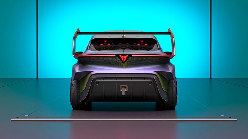 Der große Heckflügel wird es nicht in die Serie schaffen, das machte Griffiths bei der Vorstellung des Autos in der Cupra-City-Garage in München klar. (Bild: Seat)