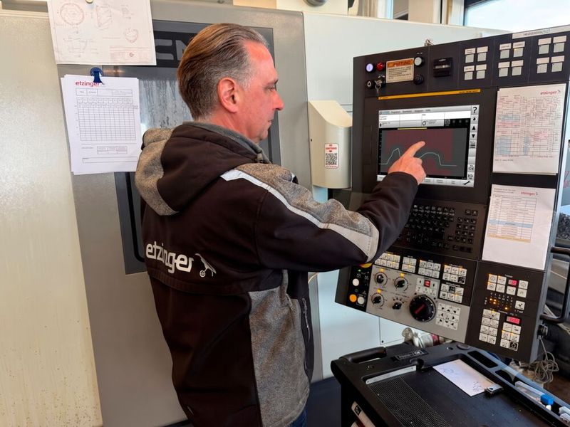 „Ohne die Überwachung hätte ich die Prozessstabilität nur mühsam so hinbekommen“, erklärt Dipl.-Ing. Marko Schlegel, der bei der Etzinger AG die Mahlwerke entwickelt, konstruiert und erstellt die NC-Programme für die Fertigung.  (Bild: Nordmann)