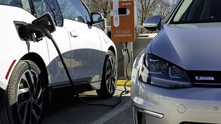 Auch für junge Gebrauchte E-Autos gilt der erhöhte Umweltbonus. (Bild: BMW)