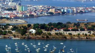 Die Skyline von Panama-Stadt: Das Datenleck der panamaischen Anwaltskanzlei Mossack Fonseca wirft auch neues Licht auf den Siemens-Skandal. (dsasso/Wikimedia Commons)