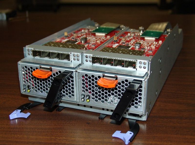 Jedes FlashSystem 840 hat zwei „hot-swappable“ Canister. (Bild: IBM)