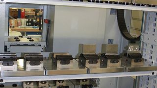 Individuelle Spannsysteme für die automatisierte spanende Einzelteilbearbeitung, bestehend aus je einem Zentrischspanner C2 und einer Adapterplatte zur Aufnahme auf dem Maschinentisch, gehören zum modularen Spanntechnik-Produktportfolio der Gressel AG. Insgesamt sind es drei Produktgruppen für drei Backenbreiten, heißt es dazu. (Gressel)