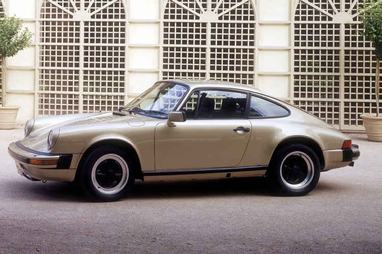 ... gab es den 911 SC (Super Carrera) mit bis zu 204 PS. (Porsche)