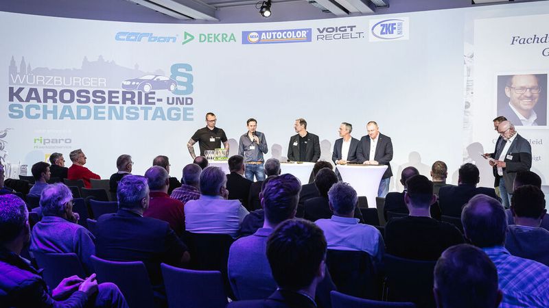 Die Bedeutung der elektronischen Karosserievermessung diskutierten (v. l.) Sivert Sackretz (Car-O-Liner), Richard Wolfrum (Spanesi), Christian Heid (Kanzlei Voigt), Bernd Grüninger (Dekra) und Peter Börner (ZKF) mit den Moderatoren Timm Diesbach und Konrad Wenz. (Bild: Stefan Bausewein)