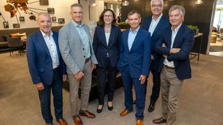 Der VdMi-Vorstand v.l.n.r.: Dr. Andreas Stohr, Michael Ertl, Dr. Heike Liewald (Geschäftsführerin), Dr. Martin Fabian, Dr. Emmanuel Auer und Joachim von Schlenk; nicht auf dem Foto: Ulrich Kabelac. (Bild: Katrin Heyer)