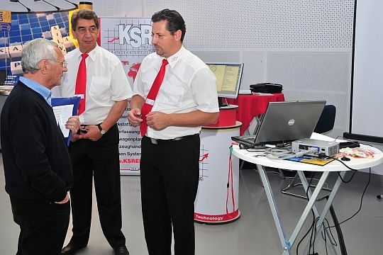 Alle für einen: Perfekte Betreuung genossen die Besucher am Stand von Software-Anbieter KSR. (Archiv: Vogel Business Media)