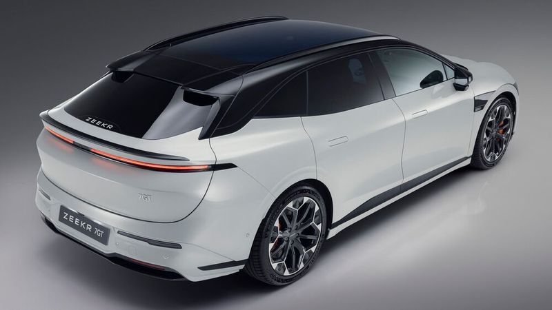 Für den 7GT bietet Zeekr ein mächtiges Panoramaglasdach. (Bild: Zeekr)
