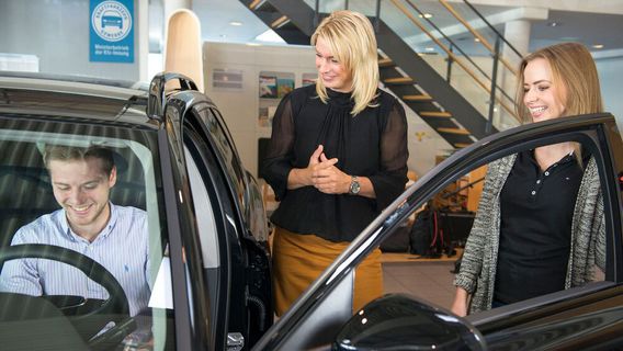Vor allem für den Gebrauchtwagenhandel haben die neuen Regelungen Folgen: Das Haftungsrisiko für den Händler steigt. Zudem ändern sich die Informationspflichten. (Bild: Promotor/T. Volz)