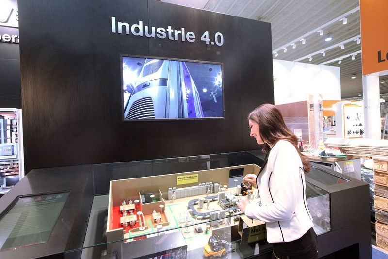 Das Trendthema Industrie 4.0 soll branchenübergreifend sowohl im Bereich Gebäudetechnik als auch im Bereich Industrie fokussiert werden. (Messe Elektrotechnik/Westfalenhallen Dortmund GmbH)
