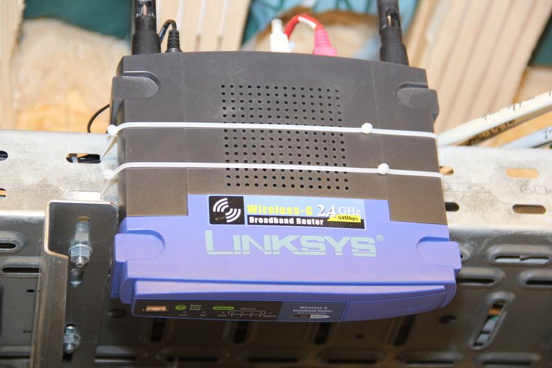 Für die kabellose Kommunikation sorgt dieser Breitband-Router. (Bild: Schäfer)