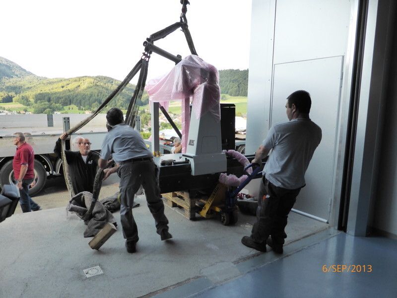 Installation d'une nouvelle machine à mesurer 3D au Technopôle de Sainte-Croix. (Image: CPNV (Photographie de M. Cachemaille pour le JSCE))