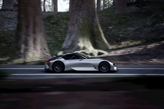 Der Elektro-Coupé soll von 0 auf 100 km/h in 2 Sekunden beschleunigen und bis zu 700 Kilometer weit kommen.(Lexus)