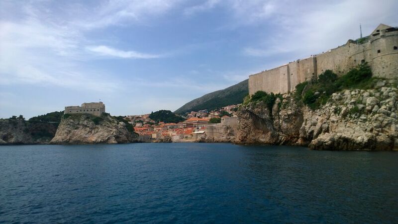 Die beachtlichen Befestigungsanlagen von Dubrovnik. Für die Serie wurden sie digital nachbearbeitet, um den Eindruck einer sehr viel größeren Stadt zu vermitteln: Königsmund, Hauptstadt von Westeros. (Vogel IT-Medien)