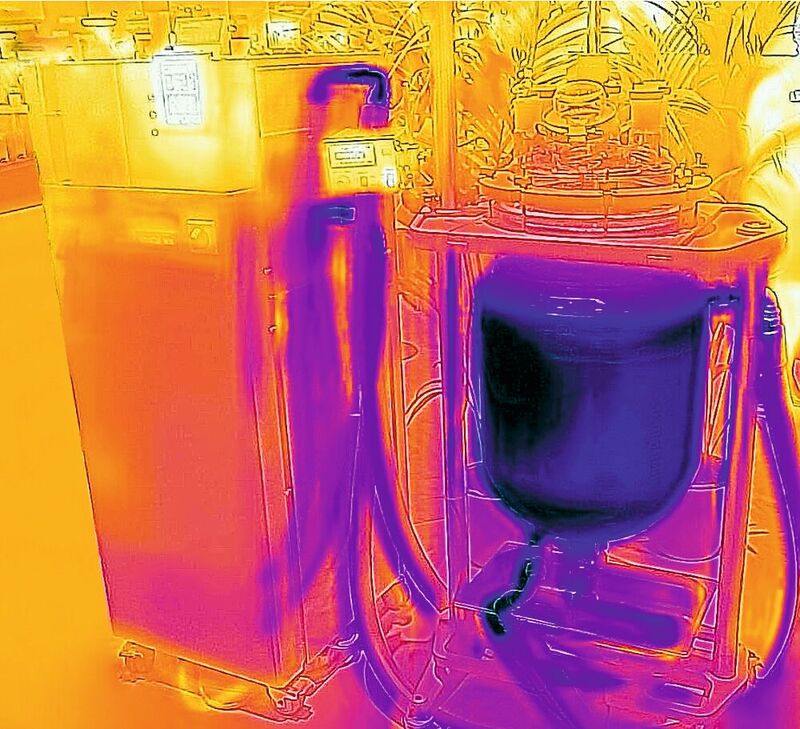 Abb.1: Wärmebild eines 50-l-Glasreaktors mit Mantel, der an einen Unistat 510w angeschlossen ist und die Reaktionsmedien auf –40 °C herunterkühlt.