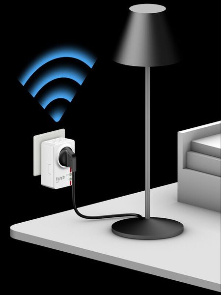 Die schaltbare Steckdose FRITZ!DECT 200 hat mehr zu bieten als Schaltvorgänge zu steuern: Sie ermittelt auch Stromwerte und übermittelt die Werte an die FRITZ!Box. (Bild: AVM)