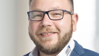 Patrick Kordes verantwortet den Vertrieb bei „Deine Autobörse“. Die Plattform hat jetzt eine Kooperation mit den Händlerverbänden von Kia und Mitsubishi vereinbart. (GGG/Deine Autobörse)