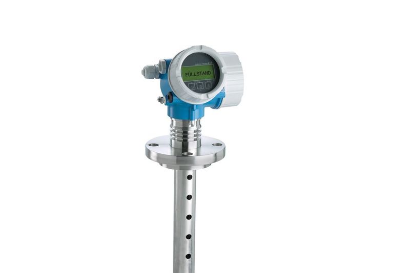 Die Füllstandsonde Levelflex FMP55 kombiniert das geführte Radarverfahren mit dem kapazitiven Messprinzip.  (Bild: Endress+Hauser)